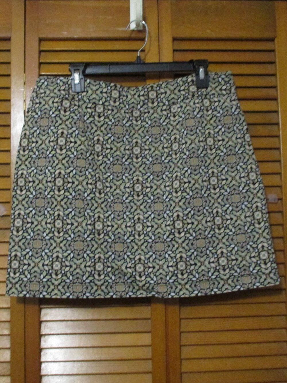 Croft & Barrow skort pull on, stretchy olive & tan colors, pockets, size 14